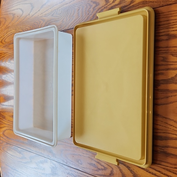 Vintage Tupperware Harvest Gold Cake Taker - Picture 7 of 7